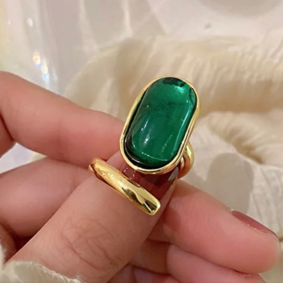 Gorgeous 18K Gold Inspired Emerald Green Adjustable Cocktail Ring 💍 - Picture 6 of 6